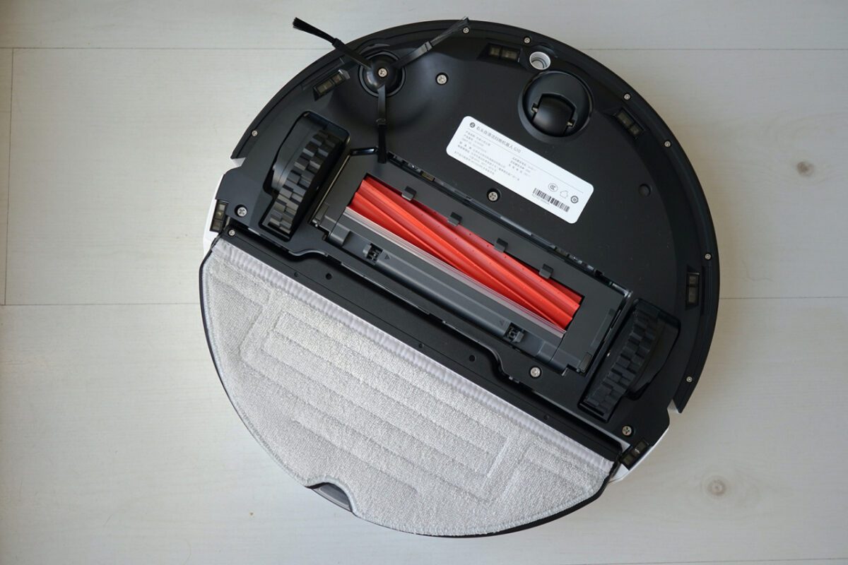 Mặt dưới của robot hút bụi Roborock G10