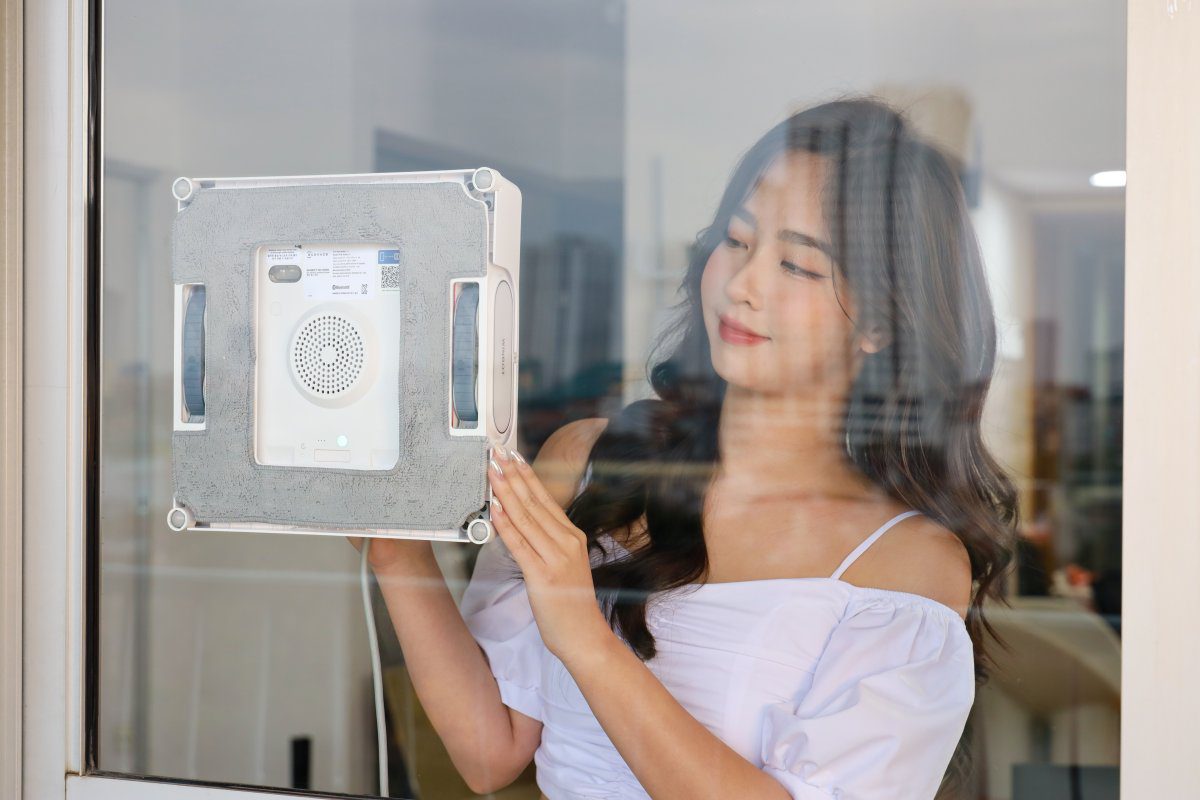Robot lau kính Ecovacs Winbot W2 OMNI