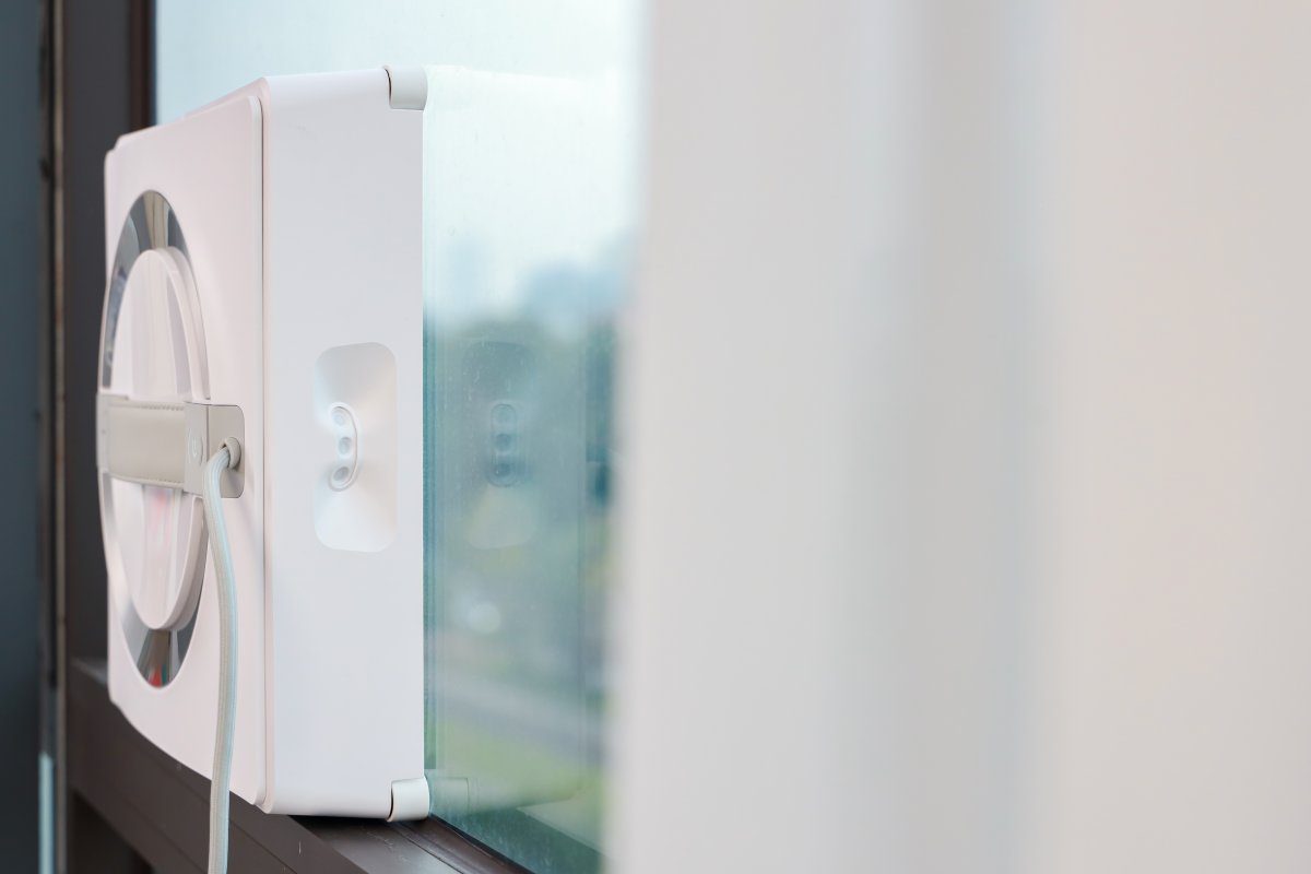 Robot lau kính Ecovacs Winbot W2 OMNI